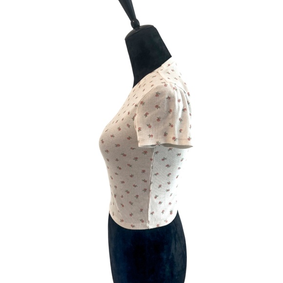 95% Cotton Floral Cropped Tee - Picture 3 of 3